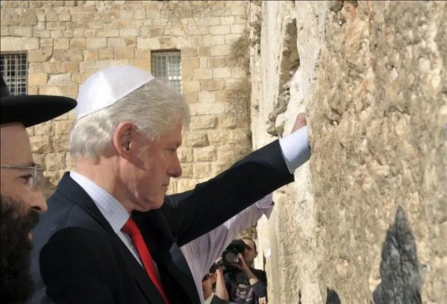 Bill Clinton Kissing The Western Wall